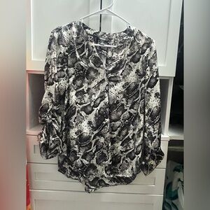 Simply Vera Vera Wang Black and White Graphic Blouse